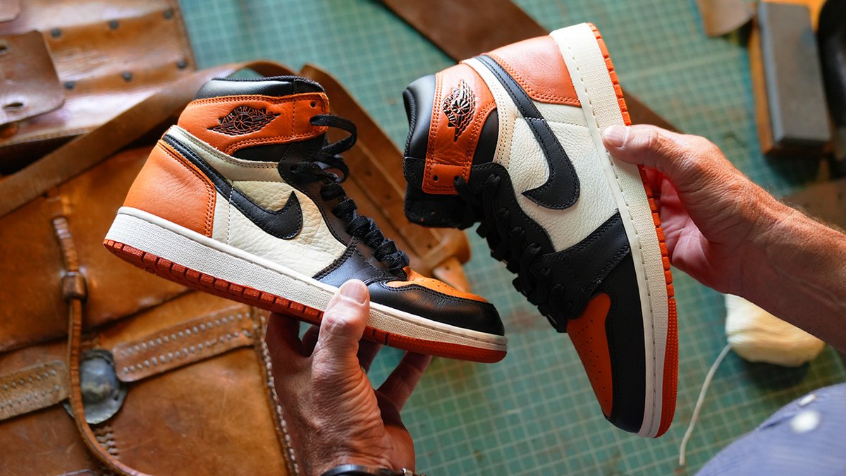 So I got an leather expert to compare the 2015 Shattered Backboard 1s to the 2025s. He also busts some surprisingly popular leather myths... youtu.be/da7VwxBHADc?si…