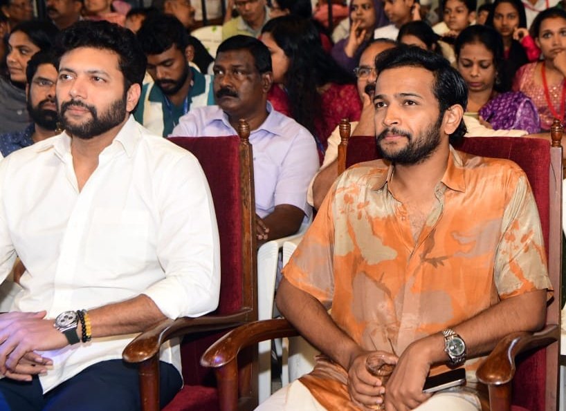 Today's click of Parasakthi combo #RaviMohan &amp; #BasilJoseph📸🔥

Kerala #CMPinarayiVijayan personally invited RaviMohan for Onam celebration ♥️✨