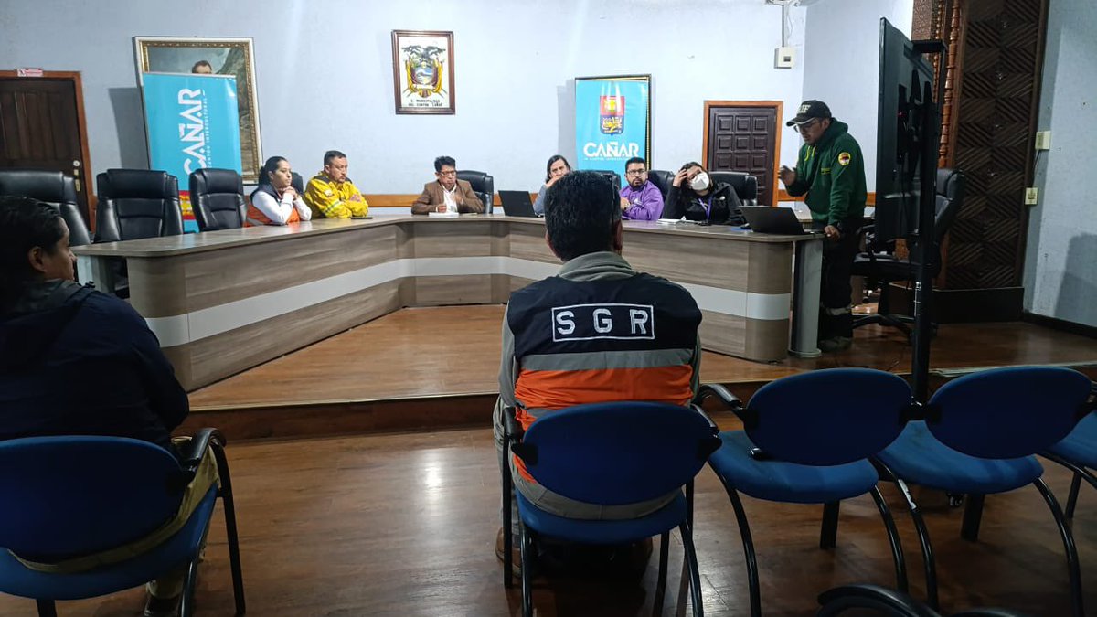 En seguimiento a incendio forestal registrado en el cantón #Cañar, participamos en el COE cantonal liderado por el Alcalde de <a href="/gadicanar/">Municipio Intercultural de Cañar</a>, con el fin de continuar con la asesoría técnica para el combate del incendio y definir una nueva estrategia.

➡️ Al momento se registra un