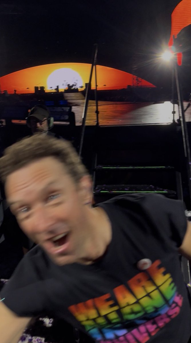 coldplay_m8's tweet image. wembley N7 🫶🏻