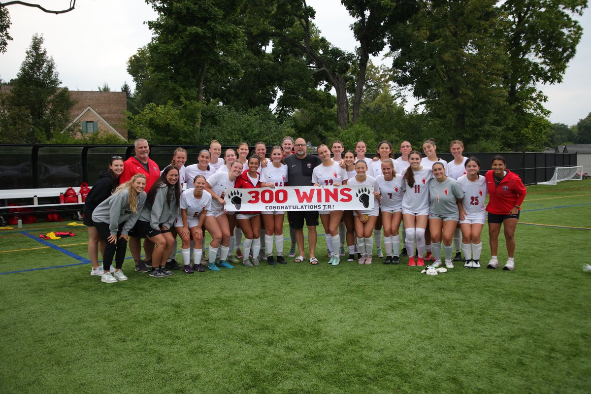 Forester Women’s Soccer defeated Aurora 4–1 on Tuesday to improve to 3–0 on the season. The victory also marked head coach T.R. Bell’s 300th career win at the helm of Lake Forest College.

Next up: the Foresters travel to St. Norbert on Sunday at 1:00 p.m. #GoForesters