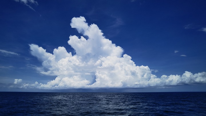PDChinese's tweet image. 【南部戰區:任何攪局南海、製造熱點的企圖都不可能得逞】南部戰區4日消息,南部戰區新聞發言人就菲澳加聯合巡航發表談話。南部戰區新聞發言人田軍里空軍大校表示,9月3日,中國人民解放軍南部戰區海軍位南海海域進行例行巡航。菲律賓拉攏域外國家進行所謂“聯合巡航”,破壞地區和平穩定。戰區部隊時刻…