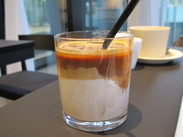 おはようございます

久しぶりの雨で気温が低く涼しいですが
台風の影響で交通に影響が出ないか心配です

異例の値下げ、AIと結婚がトレンドに👀

物価上昇の中、値下げはありがたいですね
AIとの対話もますます身近になりつつありますね💡

今日も一日よろしくお願いします🍀

#SES営業
#SES協業