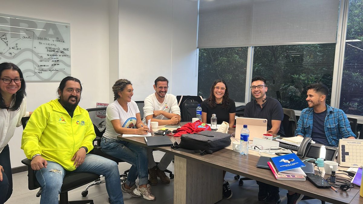 🤝💬 La #CRA se reunió con la Asociación Nacional de Recicladores – ANR, en cabeza de Nora Padilla, en un diálogo constructivo, donde fue presentado el  proyecto de resolución de los nuevos marcos tarifarios de aseo 🗑️para el servicio de aprovechamiento,