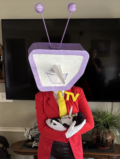 ☆ Tenna cosplay!! 📺 ☆

aside from a few touch ups i still need to make he's practically done and ready for the upcoming comic con ❣️

#DELTARUNE #cosplay #tenna #tennaDeltarune