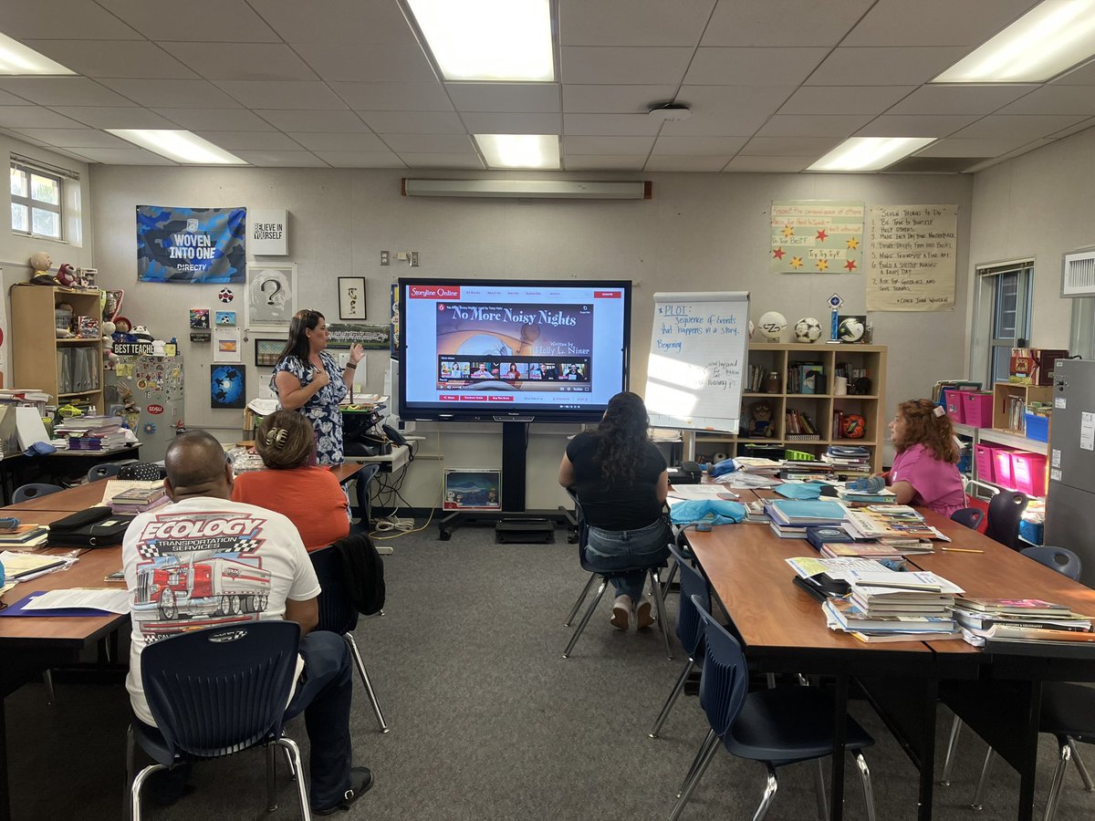 Director Chavez sharing resources to support reading with their child at home. #sbusddreambuilding #pathwaystomultilingualismparentworkshop <a href="/SBUSD_NEWS/">SBUSD NEWS</a> <a href="/Supt_SBUSD/">Jose A. Espinoza</a> <a href="/EMI_SBUSD/">Paola Flores</a> <a href="/Brenda03Robles/">BrendaRobles</a> <a href="/LearnInnoDept/">Educational Services Department</a>