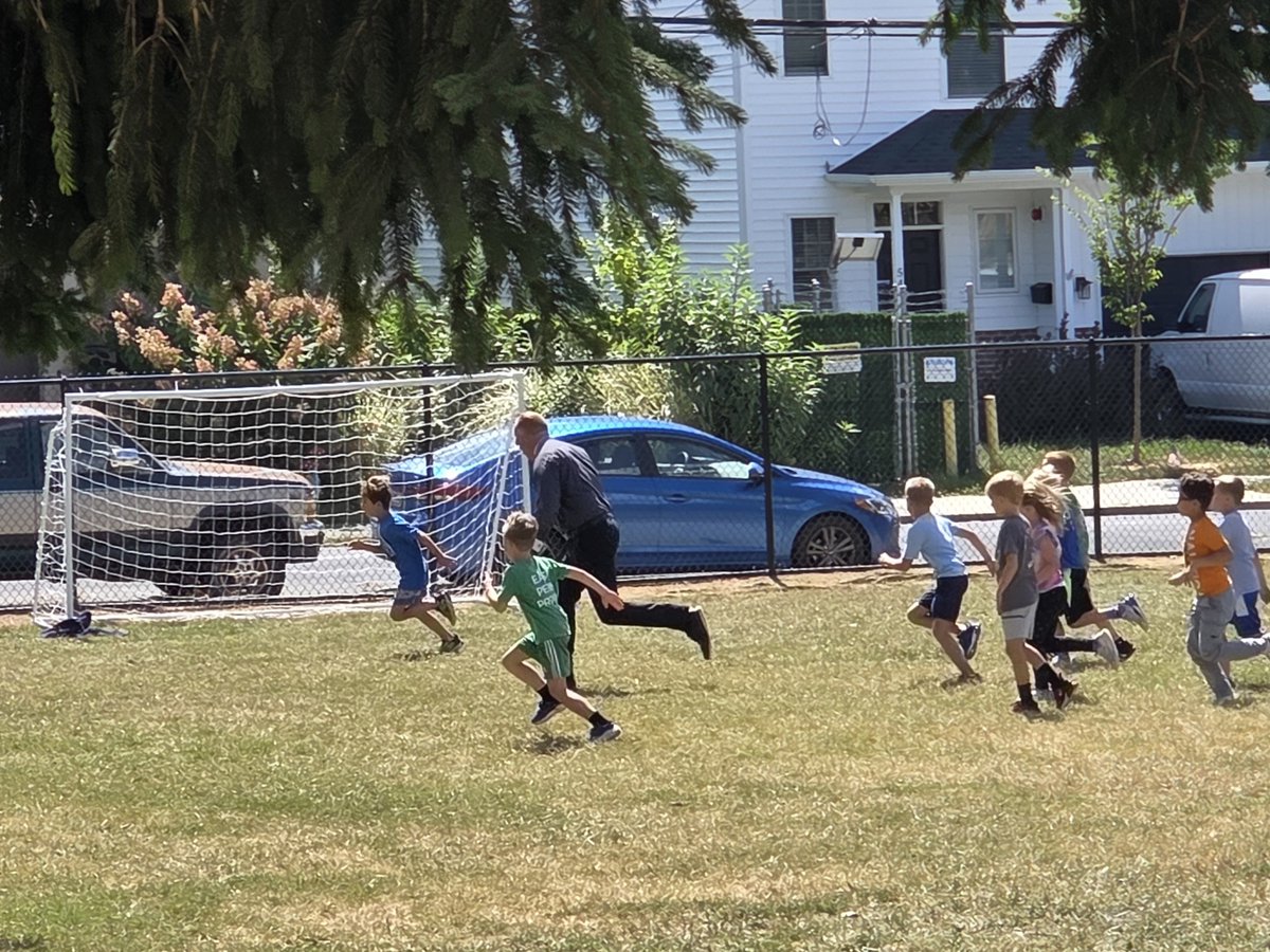 "Josh Baskin" sighting at The Jeff today!

Once a kid...always a kid!

#EastPennPROUD

#thejeffersonway

#StandardsMatter

#makethedaycount