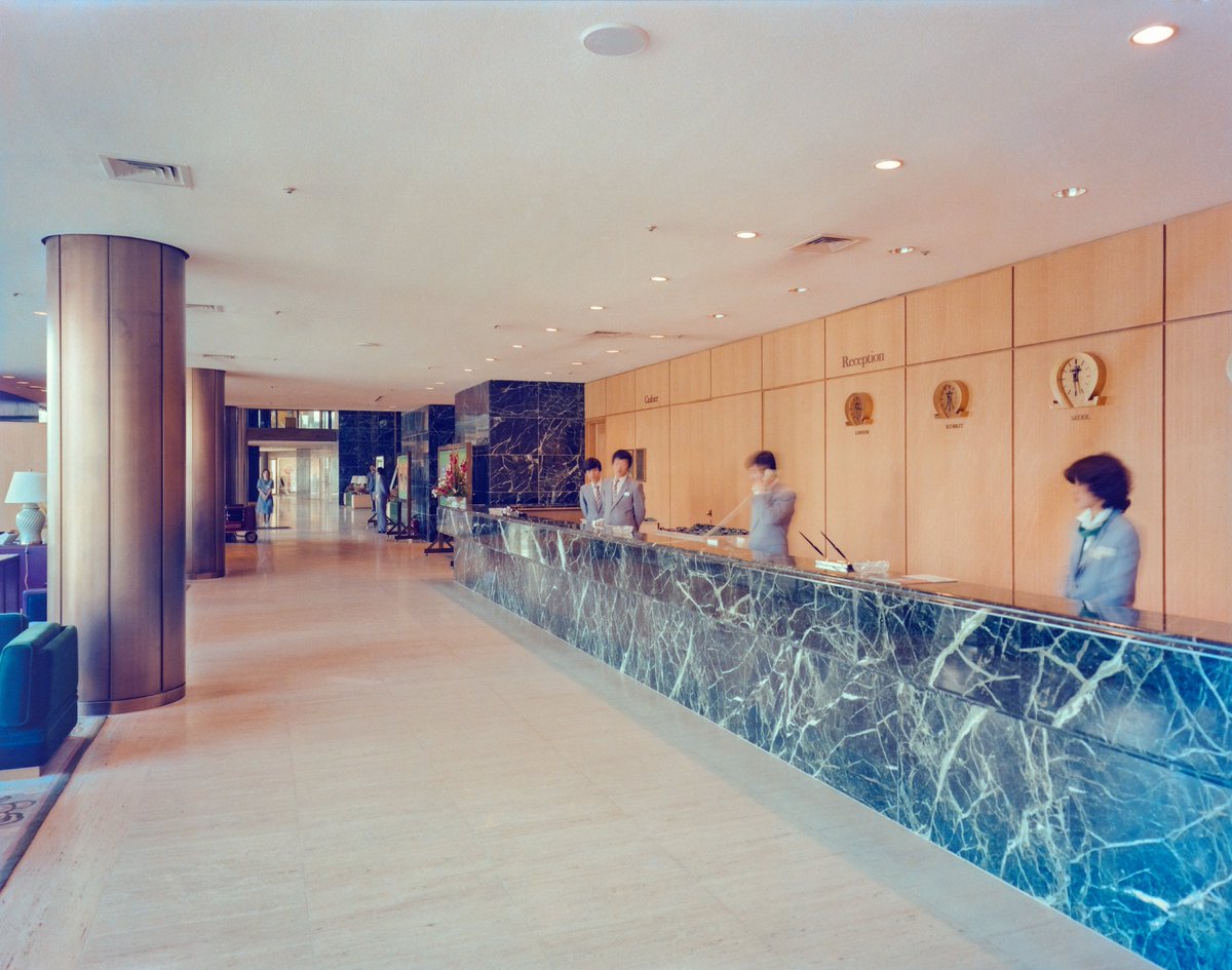 kimseok7's tweet image. 2022년 영업을 종료하고 올해 철거되는 한국 현대건축의 대표작 중 하나인 힐튼서울을 조명하는 전시 《힐튼서울 자서전》이 9월 25일부터 2026년 1월 4일까지 피크닉(piknic)에서 열린다.

#힐튼호텔 #자서전 #피크닉 #piknic