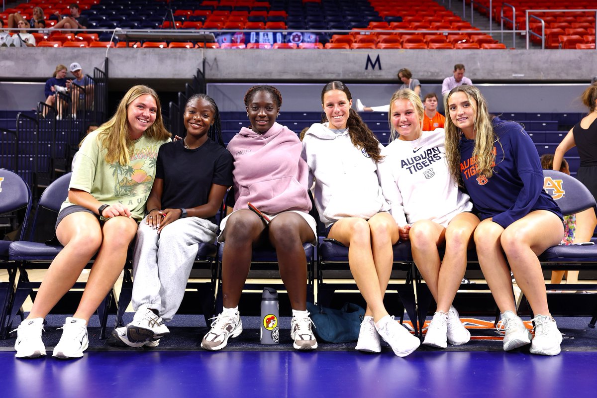 We 🩵 our fall sport sisters 🤝 <a href="/AuburnVB/">Auburn Volleyball</a>