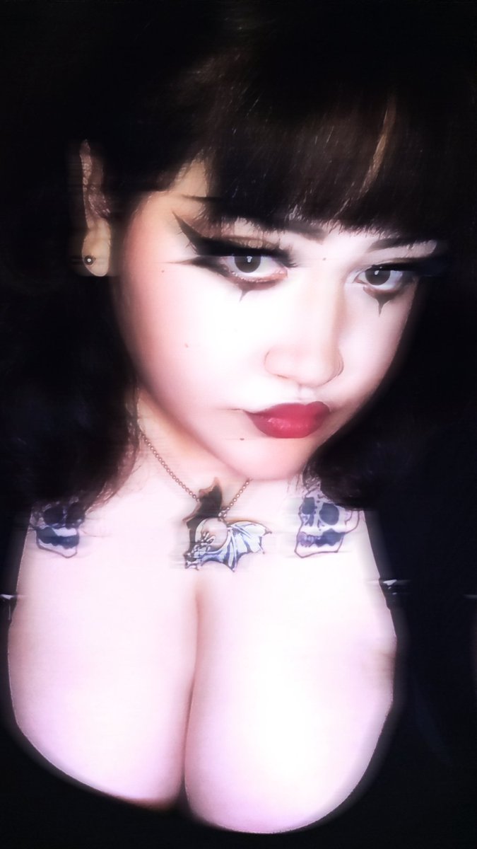 Azyleth's tweet image. Going to an event on friday so i wanna try to make a lil something for when I go. 
if anyone wants to buy my nsfw content pls lmk❤️ 🙂👍🏼👍🏼 
If you have trouble reaching out to me on here, ill respond on ig @Azyleth