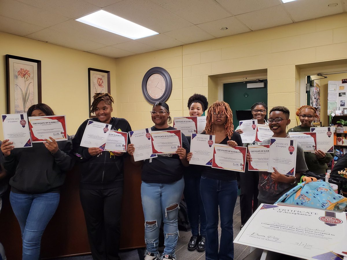 ECHS_COUNSELOR's tweet photo. Thank you @SCSTATE1896 Admissions for working with @eauclairehssc seniors on today!! https://t.co/dInmaDrolw