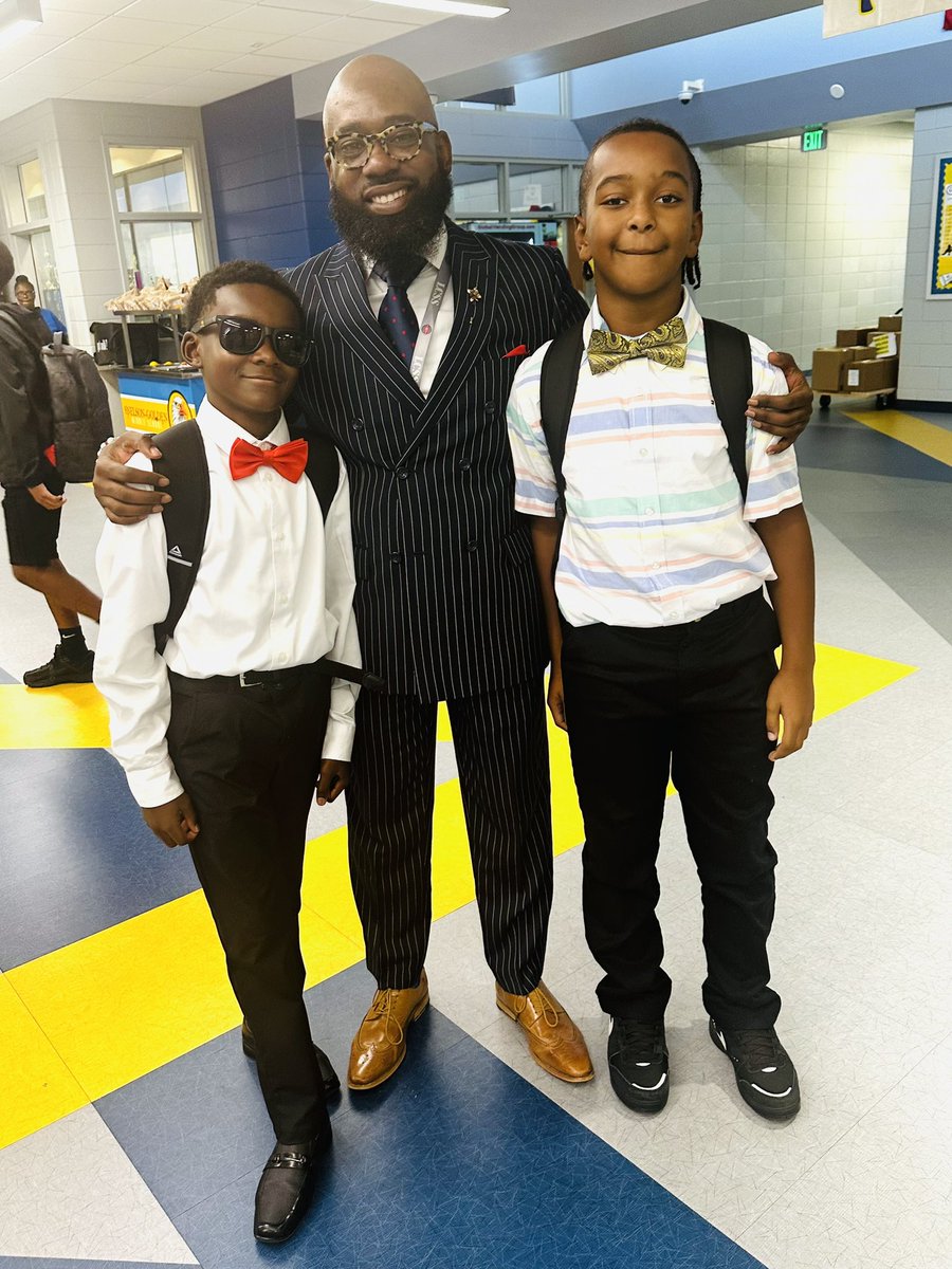 akjohnsonEdS's tweet photo. The first βDress for Successβ Day of the 25-26 school year was a success!! Our staff and students showed out!!!! @SGTheBestNest @LibertyCoSchool #TheFutureStartsHere #RaiseTheBar https://t.co/3plgNwr1Vi