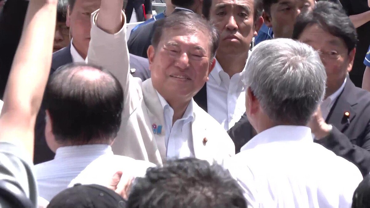 livedoornews's tweet photo. 【判明】所得制限設ける方向で公約の2万円給付案を検討へ
https://t.co/Q9nrTc02zl

石破首相は、新たな経済対策を今週中に関係省庁に指示する方向で検討に入った。自民党幹部は「本当に困っている人に支援するなら給付しかない」とした���で、所得制限を設ける方向で検討される見通しだとしている。 https://t.co/XbjsK9WLWc