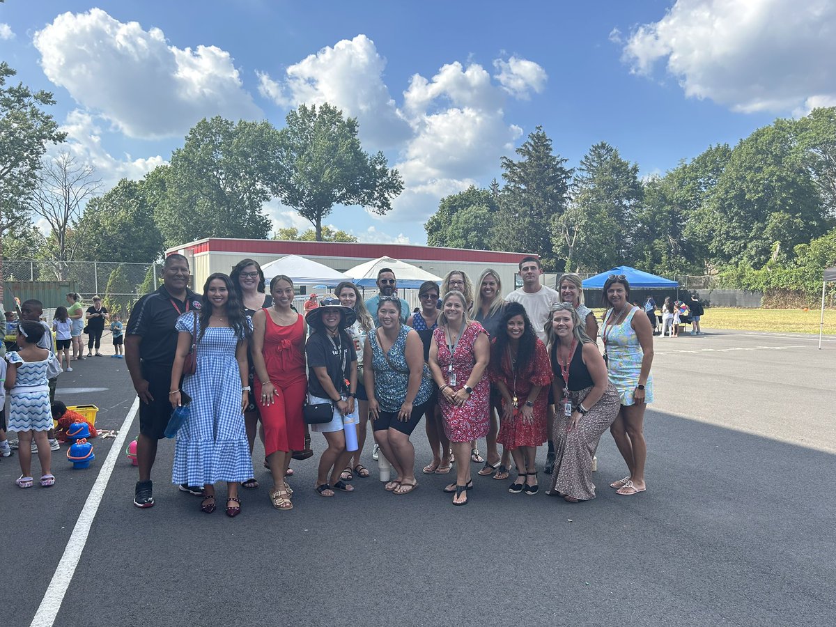 Nydia Peake (@senorapeakehtsd) on Twitter photo On the eve of our first day <a href="/HTSD_Kuser/">Kuser Elementary</a> we have so many to thank for helping make our campus beautiful and ready for our Kats! Thank you to our maintenance & grounds crew, our dedicated custodial team, our office staff, & our teachers! We r ready! <a href="/WeAreHTSD/">WeAreHTSD</a> On the eve of our first day <a href="/HTSD_Kuser/">Kuser Elementary</a> we have so many to thank for helping make our campus beautiful and ready for our Kats! Thank you to our maintenance & grounds crew, our dedicated custodial team, our office staff, & our teachers! We r ready! <a href="/WeAreHTSD/">WeAreHTSD</a>