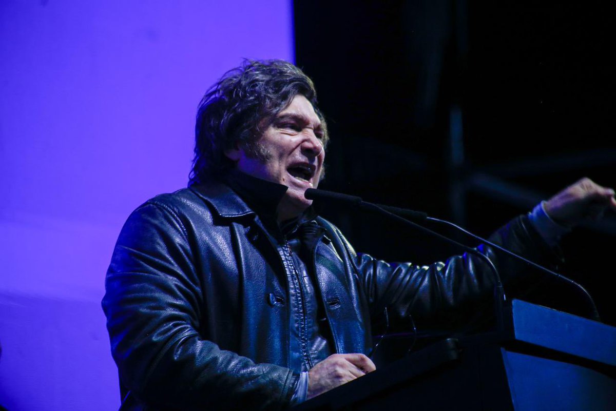 SPareja_'s tweet image. Gracias al Presidente @JMilei y a los miles de leones que estuvieron presentes en el cierre de campaña de LLA. El domingo si no vas a votar vos, votan ellos. No dejes que elijan por vos. 

Kirchnerismo NUNCA MÁS.