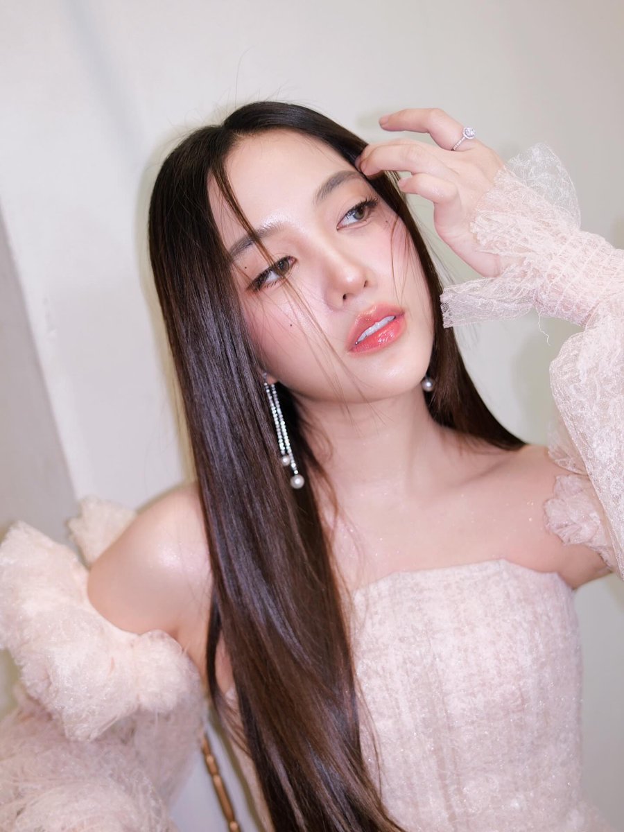 yoongsar's tweet image. Freen sarocha the woman u are 🔥

FREEN BECKY LATAM TOUR PERU
#FreenBecky1stFMinLima
#srchafreen