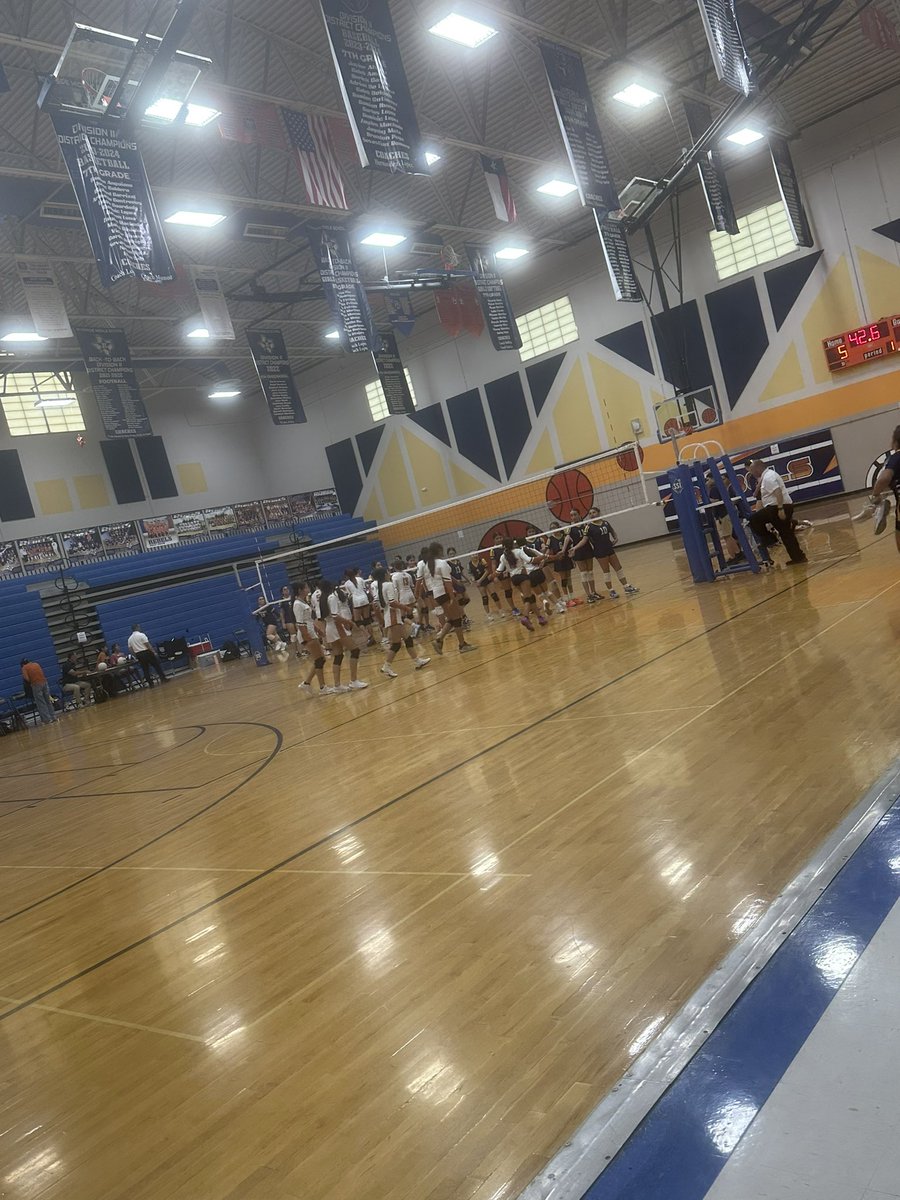 Our 7th-grade Rebels fought hard in a nail-biter vs. Eastwood Knolls! Heads high, ladies, you gave it your all! 🏐🔥 #FORtheValley