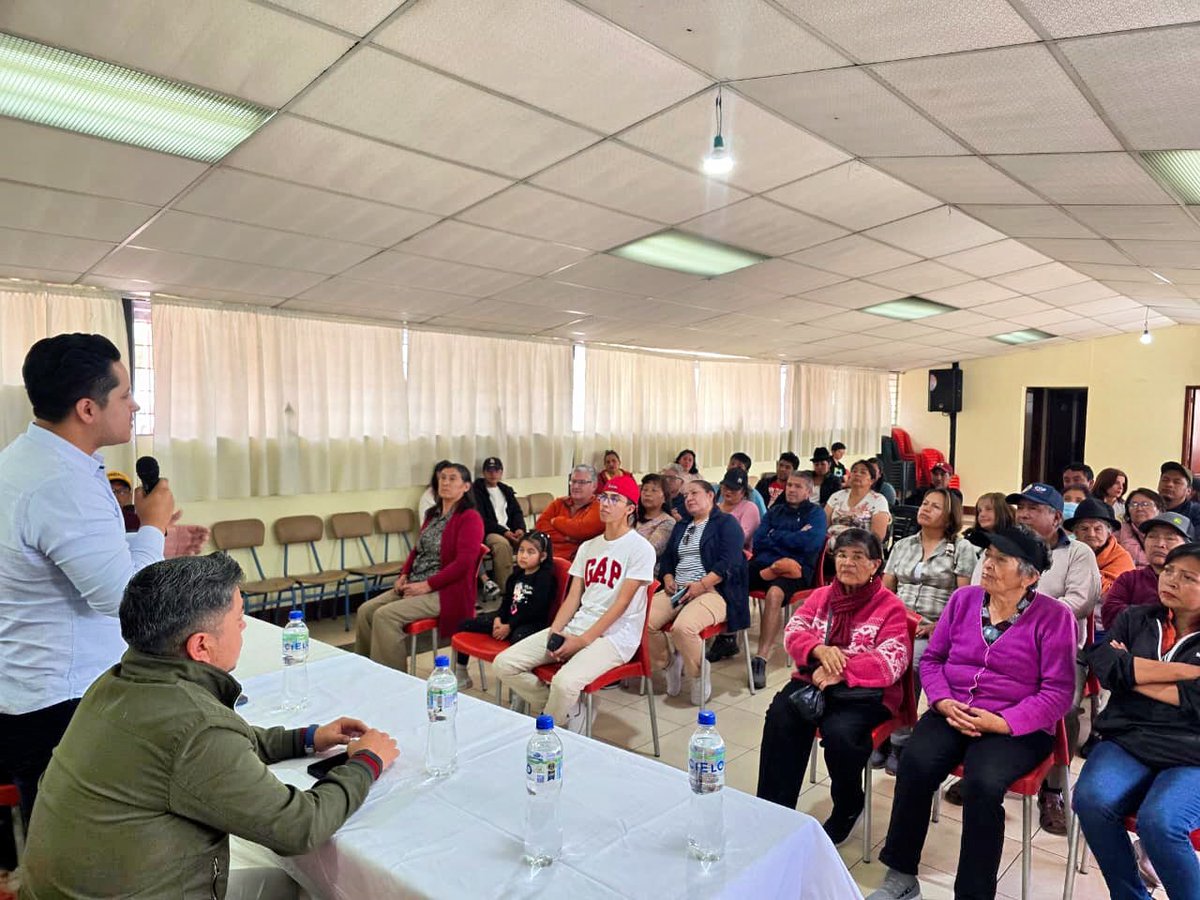 💙❤️ #EloyEnTerritorio | ¡En Solanda un sueño se cumple! 🌿✨

Tras años de espera, la obra de vialidad en la calle OE2B del barrio General Rumiñahui ya fue priorizada y entra en contratación, gracias al compromiso de nuestro alcalde Pabel Muñoz. 🚧💪

#QuitoRenace ❤️💙
