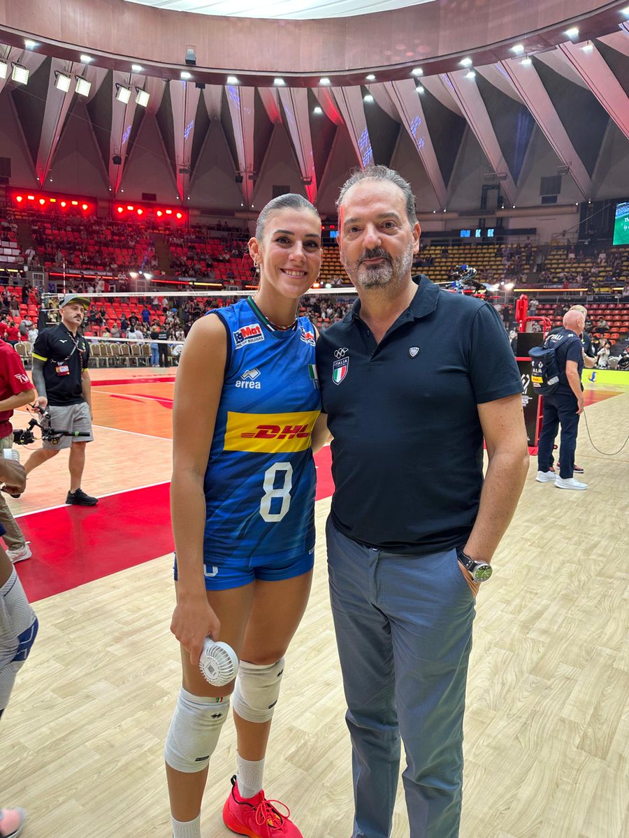 Si va in semifinale !!
Grandissime Azzurre e grandissimo Mister Velasco 🇮🇹
#Campionati del mondo di pallavolo
