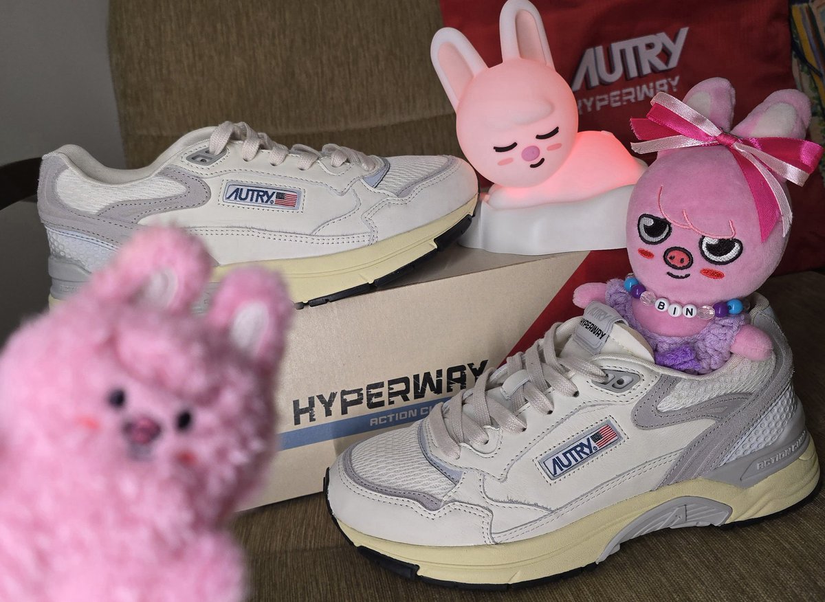 lixx.yongpogi ✨️ dominATE NYC ✨️ (@brrpowracha) on Twitter photo changbin sneakers are here !!! they're so comfyyyy i esp love the wide toe box so my toes arent squished 😂 the dad sneaker aesthetic suits him so well, thank you for taking care of our changbin, autry!!
<a href="/JutdwaeFashion/">Changbin Fashion</a>
#CHANGBINXAUTRY
#AUTRYXMMY
#AUTRY #장민 changbin sneakers are here !!! they're so comfyyyy i esp love the wide toe box so my toes arent squished 😂 the dad sneaker aesthetic suits him so well, thank you for taking care of our changbin, autry!!
<a href="/JutdwaeFashion/">Changbin Fashion</a>
#CHANGBINXAUTRY
#AUTRYXMMY
#AUTRY #장민