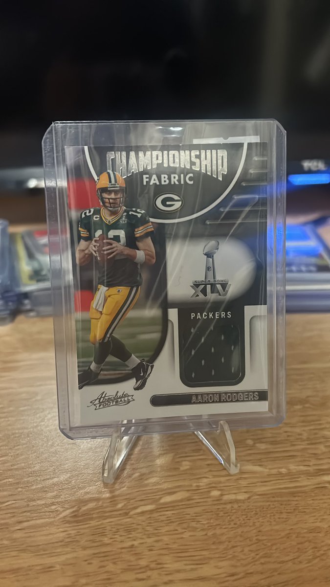 #THFpro
Aaron Rodgers relic 

$10

Last did $12