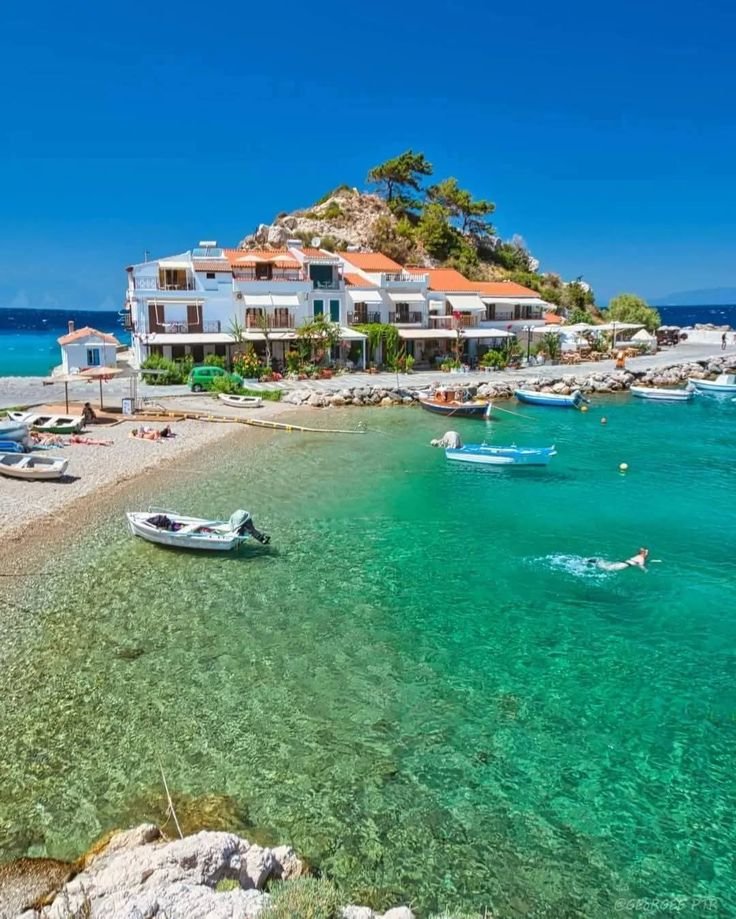 Καλημέρα χαρούμενο Σαββατοκύριακο με υγεία κ χαμόγελα 🌷🌞☕🍰🎼🌊🏖️🐬⛵⚓