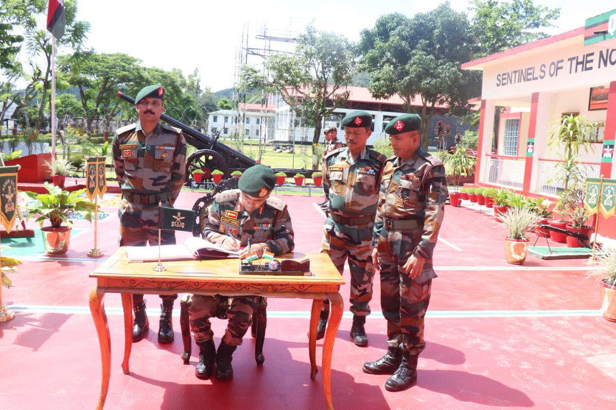 ASSAM RIFLES ORGANISES A WREATH LAYING CEREMONY TO PAY TRIBUTE TO ITS BRAVEHEARTS IN MANIPUR
#AssamRifles organised a solemn wreath laying ceremony on 22 Aug 2025 at the Battalion War Memorial to pay tribute to its valiant Bravehearts Rfn (Late) Chandra Shekhar Singh who gave