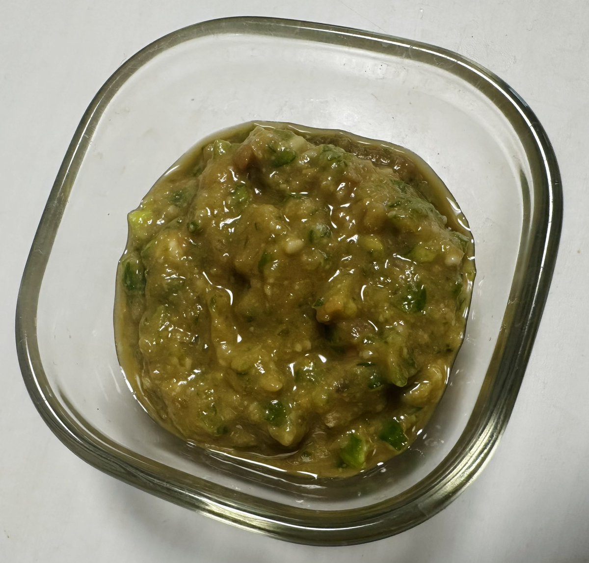 最近の家ご飯食ブームは、安定の生春巻きと、米粉と豆腐から作る生地の🍕。今日のお昼は、私の大抵の昼ごはん豆パスタで、採れたて"ぼたんこしょう"と"みょうが"トマトソースからの冷製パスタ作った。ピリ辛でめっちゃ美味しかった！
ぼたんこしょう味噌も仕込んだ。ご飯にのせると美味しいやつ😋