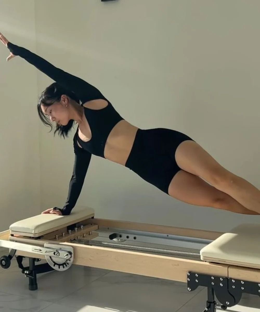 Diorgirlx's tweet photo. stretching my body and my mindset https://t.co/houaCwCafR