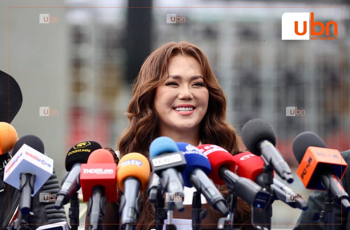 Ариунаагаас өөр гадаадад мэрэгжлийн дуучны мэрэгжил эзэмшсэн өөр Монгол дуучин байдаг уу?