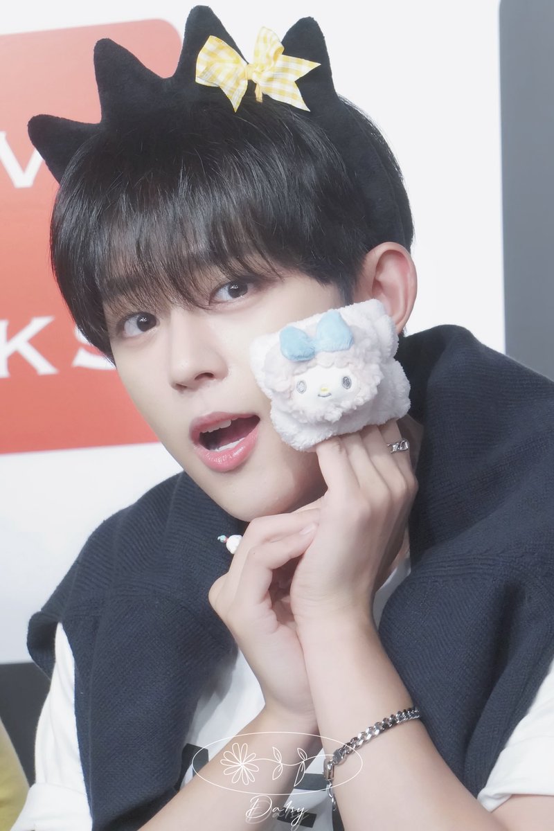𝐃𝑎𝟏𝑠𝑦.・❁ tweet media