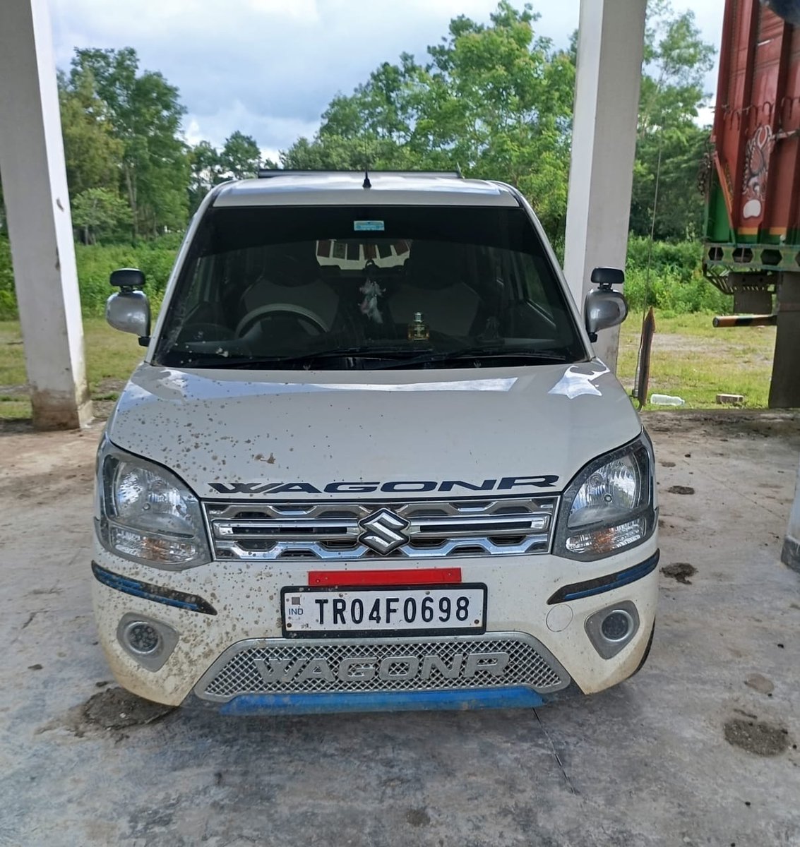 ASSAM RIFLES SEIZE HUGE CACHE OF METHAMPHETAMINE TABLETS FROM TRIPURA
#AssamRifles alongwith Customs Department seized 20,000 Methamphetamine tablets (2 Kg) worth Rs 2 Crores at Khowai Petrol Pump, Tripura. The driver and three occupants were also apprehended.