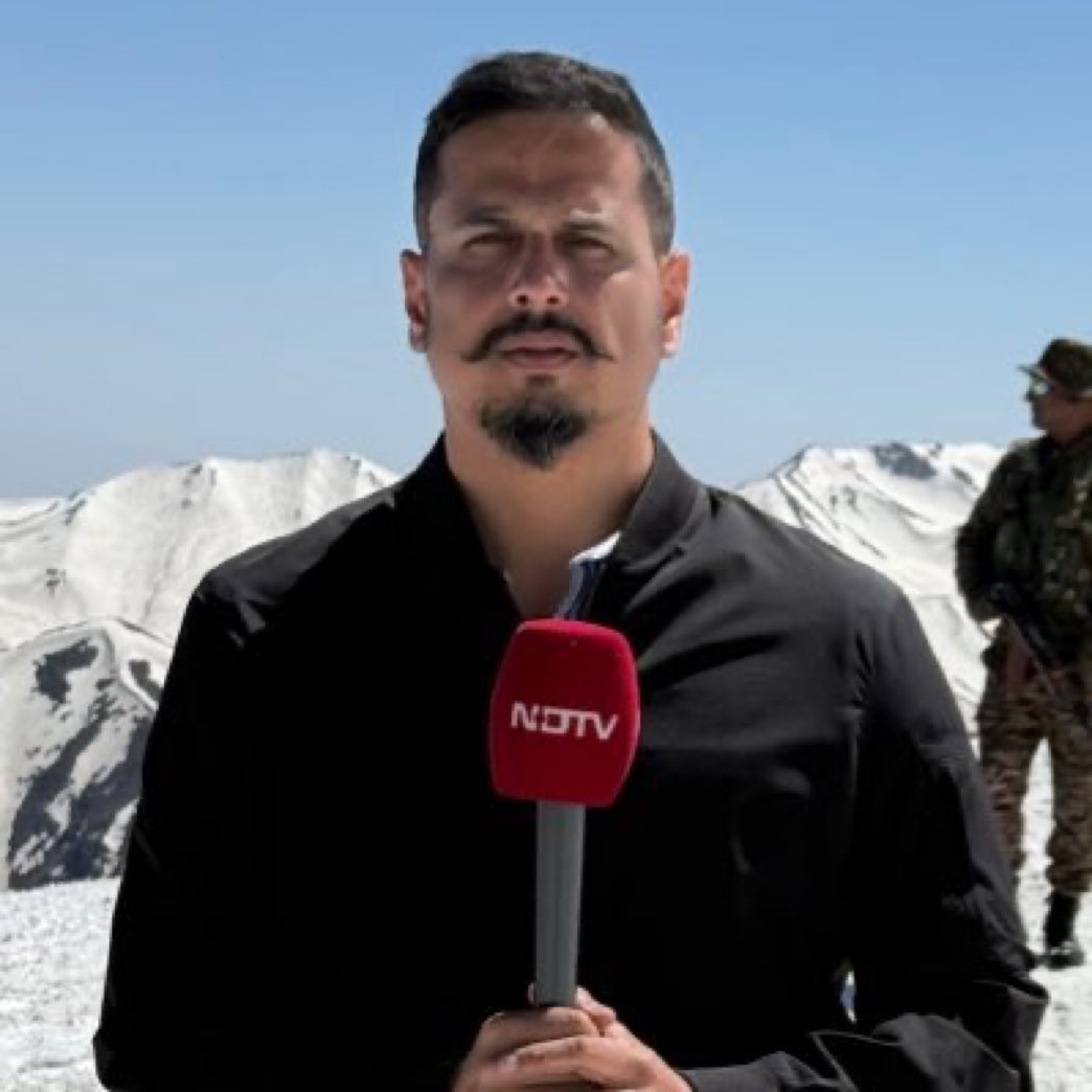 Major Pawan Kumar, Shaurya Chakra (Retd) 🇮🇳 (@major_pawan) on Twitter photo Media is the fourth pillar of democracy and free speech is its soul
Stay strong <a href="/ShivAroor/">Shiv Aroor</a> and keep exposing the regardless
You stand for Bharat
We stand for you
🇮🇳 Media is the fourth pillar of democracy and free speech is its soul
Stay strong <a href="/ShivAroor/">Shiv Aroor</a> and keep exposing the regardless
You stand for Bharat
We stand for you
🇮🇳
