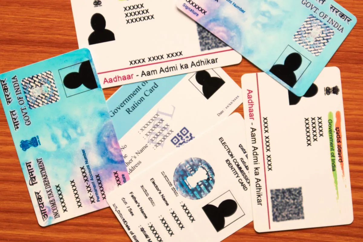 "आधार कार्ड, पैन कार्ड या वोटर आईडी और पासपोर्ट होने से कोई भारतीय नागरिक नहीं बन जाता है."
 
आप भारत में जन्में हैं तो बस 'जन्म प्रमाणपत्र' दिखाएं वही आपकी नागरिकता का सबूत है. #BiharSIR2025 #IndianCitizenship