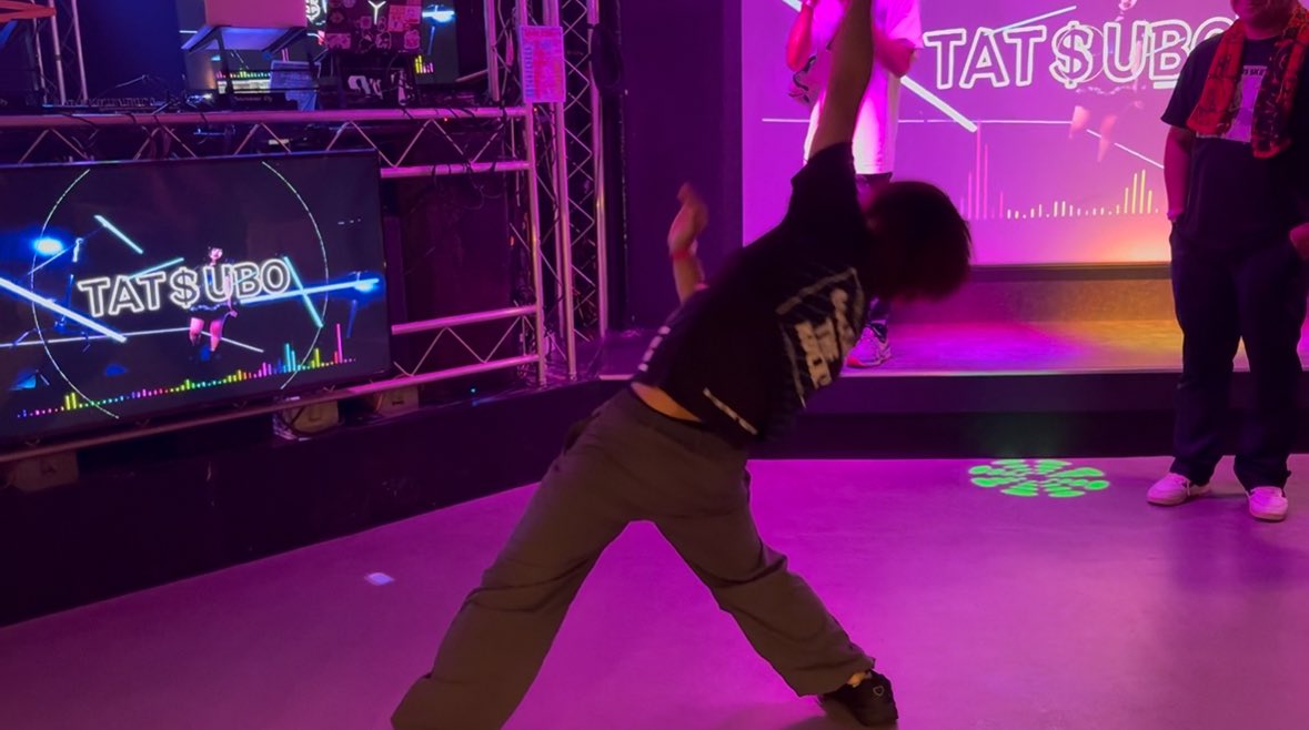 現在TAT$UBO、これは主催のでっけー背中。 #くろおば