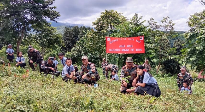 ASSAM RIFLES ORGANISES TREE PLANTATION DRIVE IN NAGALAND
#AssamRifles organised a tree plantation drive with students at Heninkunglwa, Peren District, Nagaland, in a vibrant effort to encourage preservation of the green environment among the younger generation. The initiative
