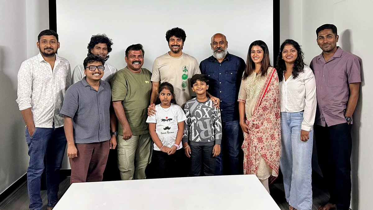 MadrasMotionPic's tweet image. .@Siva_Kartikeyan watched our #MadrasMatinee and said, “Loved it. It was authentic and emotional.” 😊
We are so happy to get his appreciation. Thank you for your time, SK! ❤️
Watch #MadrasMatinee - Now streaming on,
• @PrimeVideoIN
• @sunnxt
• @SimplySouthApp
•…