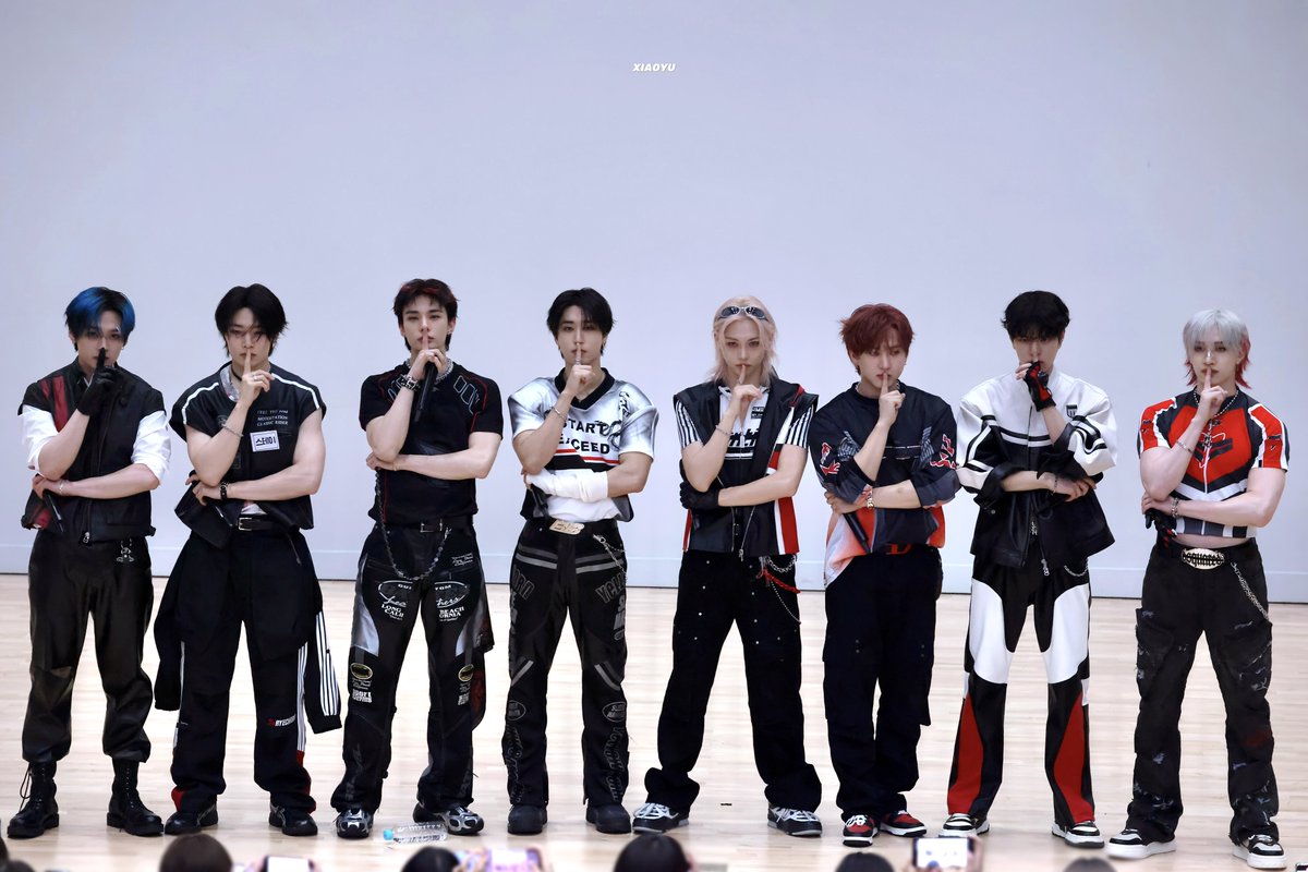 250823 🐺🐰🍕🥟🐿️🐤🐶🦊  HD
In 음악중심 미니팬미팅

💗💗💗💗💗💗💗💗

#StrayKids #SKZ #스트레이키즈 #스키즈