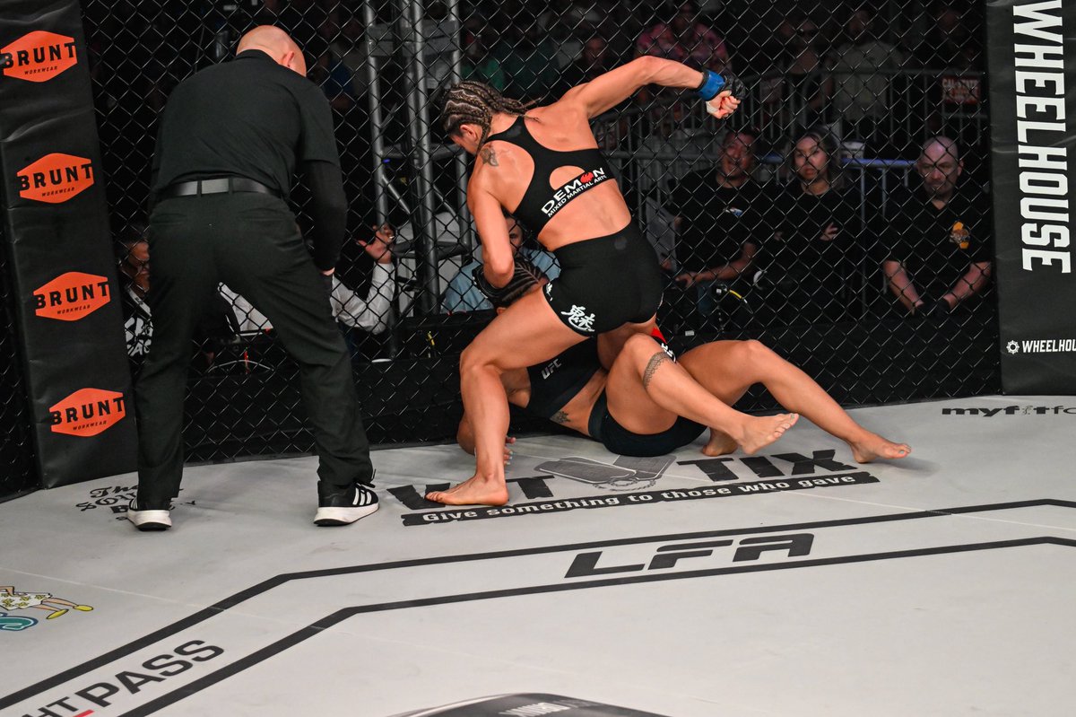LFAfighting's tweet photo. Nejra Repp Wins!
Nejra Repp defeated Lรญdia Helena via KO in Round 2 at 0:55.
๐บ๐ธ
#LFAThrowdown
#LFA215 https://t.co/aGFidNfK6P