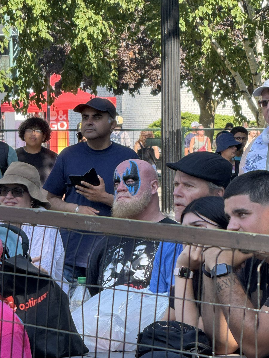 Lapsedfanman's tweet photo. Hey @TheLapsedFan look who was in attendance at our local fair to watch a free show for a crowd of 75 fans. #firstcoming #newwarlorder https://t.co/ukMG7g3tCd