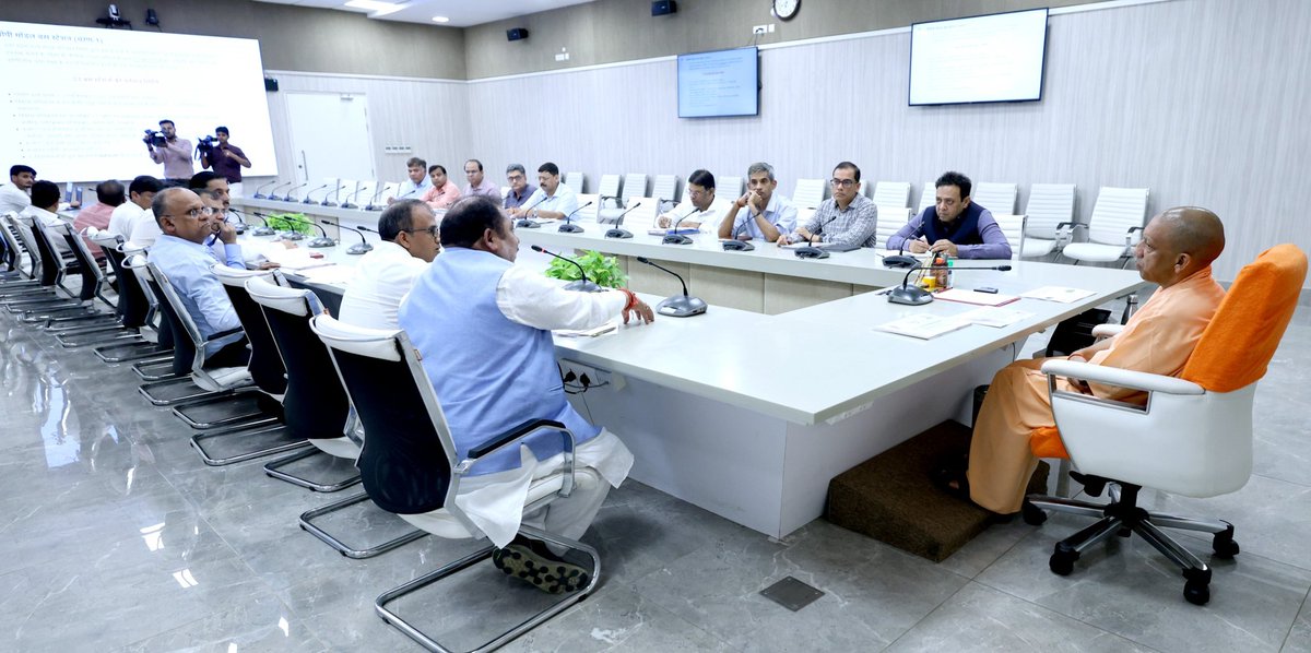 vipin talwar (@vipintalwar) on Twitter photo 🚗 उत्तर प्रदेश में वाहन पंजीकरण में रिकॉर्ड वृद्धि!
#UPCM <a href="/myogiadityanath/">Yogi Adityanath</a> को अधिकारियों ने बताया कि वित्तीय वर्ष 2024-25 में 37.9 लाख नए वाहन पंजीकृत हुए, और चालू वित्तीय वर्ष में जून तक 11 लाख से अधिक वाहन पंजीकृत हो चुके हैं।
⚡ इलेक्ट्रिक वाहनों को बढ़ावा: कर और शुल्क में 🚗 उत्तर प्रदेश में वाहन पंजीकरण में रिकॉर्ड वृद्धि!
#UPCM <a href="/myogiadityanath/">Yogi Adityanath</a> को अधिकारियों ने बताया कि वित्तीय वर्ष 2024-25 में 37.9 लाख नए वाहन पंजीकृत हुए, और चालू वित्तीय वर्ष में जून तक 11 लाख से अधिक वाहन पंजीकृत हो चुके हैं।
⚡ इलेक्ट्रिक वाहनों को बढ़ावा: कर और शुल्क में