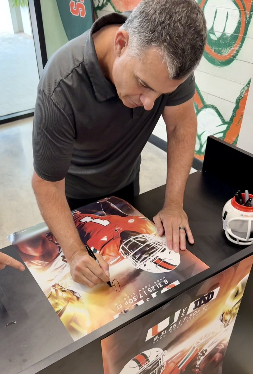 mrcaneslegend's tweet photo. Thank you to @coach_cristobal for a fantastic afternoon at @miamihts  All the fans came out to wish you and @CanesFootball the very best this season. We're grateful for your leadership, staff and team. 🙌🏈💪 . #UFamily #GoCanes #BeatND https://t.co/XIQTPOGWCn