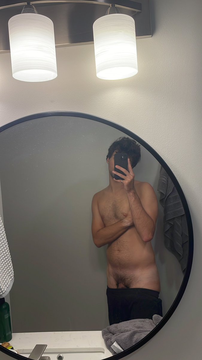 mxw5302's tweet photo. Just ate too much. I’m bored someone help me out https://t.co/laVV6x94f3