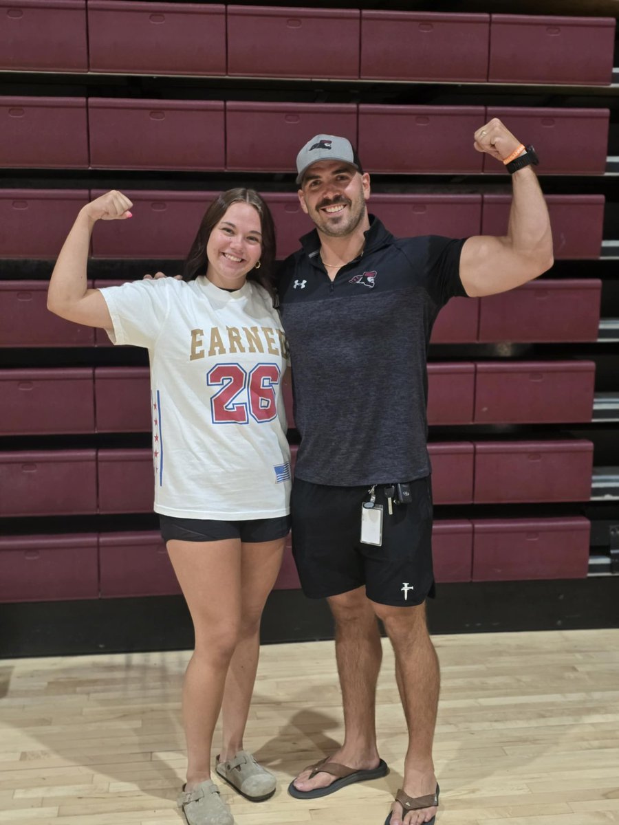 rdowhower14's tweet photo. #earned Super Iron Earner for 4 years of hard work in the weight room 💪💪 https://t.co/oziL2Af0Fu