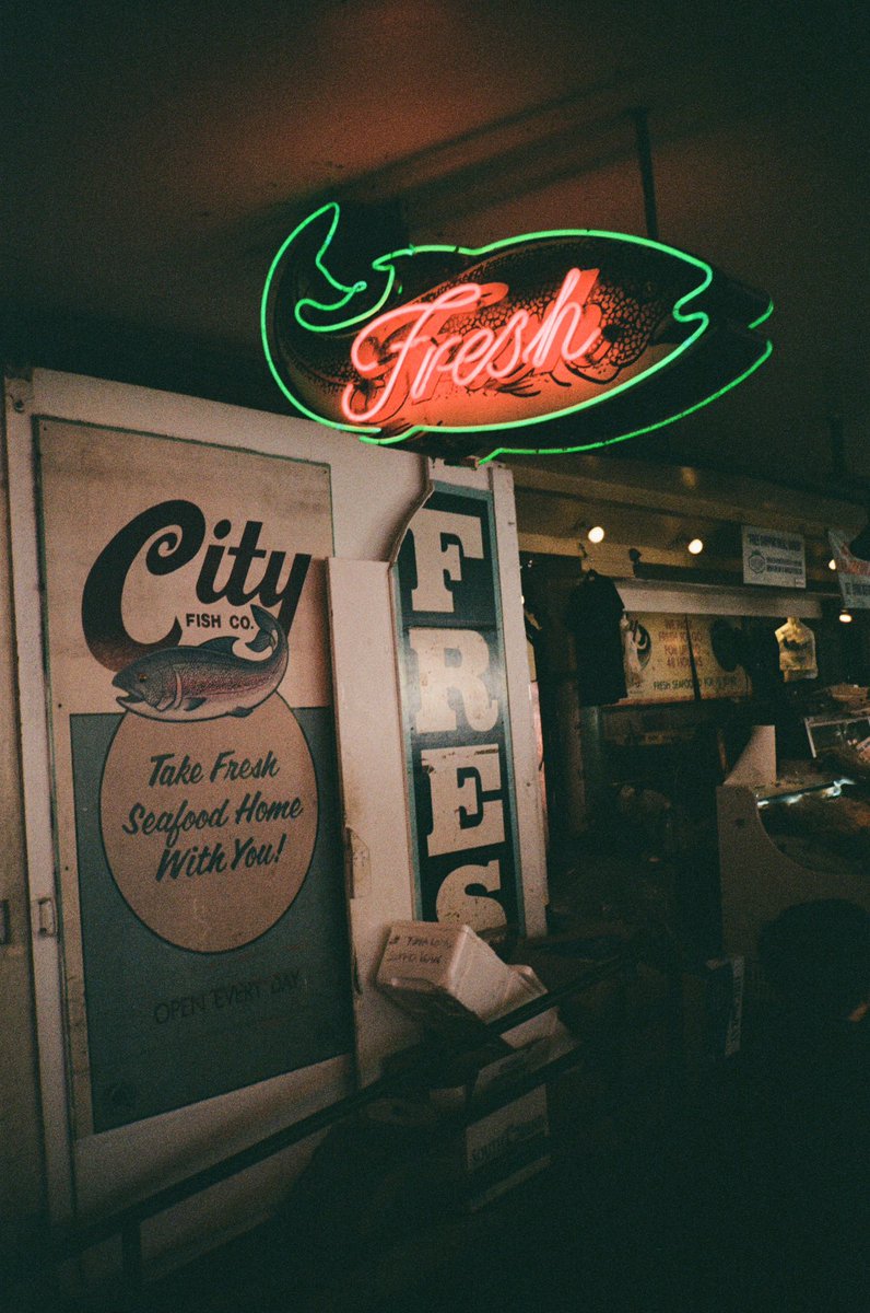 I must’ve had a thing for all the neon when i went to pike place ! Film finally got done, i slacked so long on getting it developed but so happy to have it done.