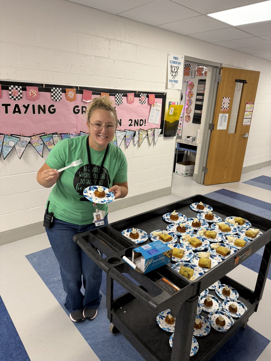 Treat cart on this lovely Friday! Thank you Mrs. Schwalbe.🥳

#happyfriday #pinerelementary #kcsd #treatday