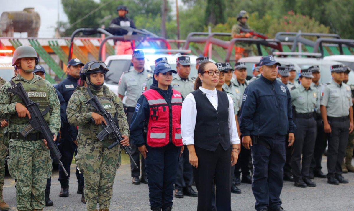🚔La Presidenta del Municipio de Ecatepec, <a href="/azucenacisneros/">Azucena Cisneros</a> dio a conocer las labores de supervisión del operativo de disuasión en la colonia Ciudad Cuauhtémoc, en coordinación con fuerzas federales como parte del Mando Unificado Oriente para inhibir delitos de alto impacto en