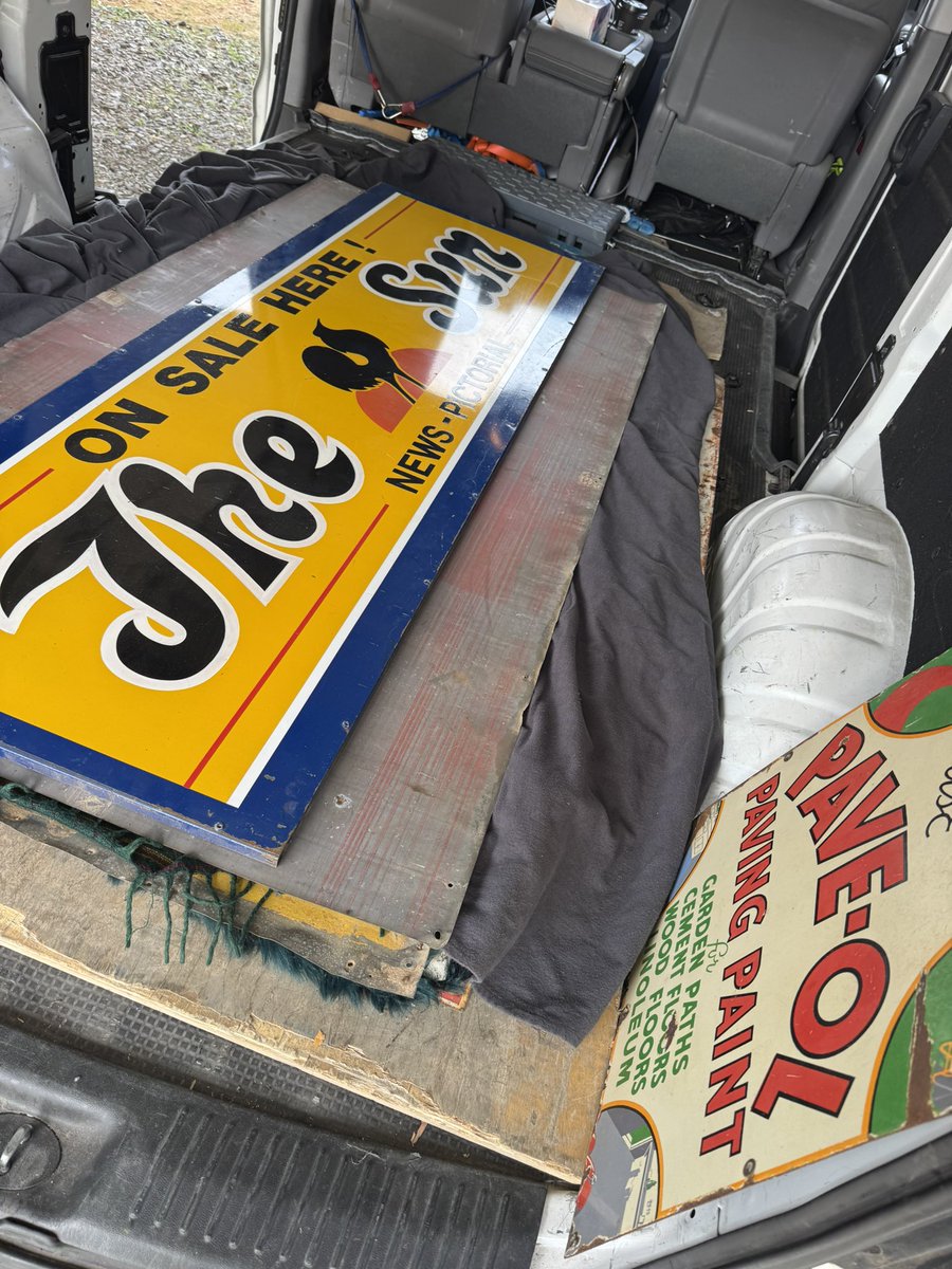 DustyPee's tweet image. Signs are #loaded