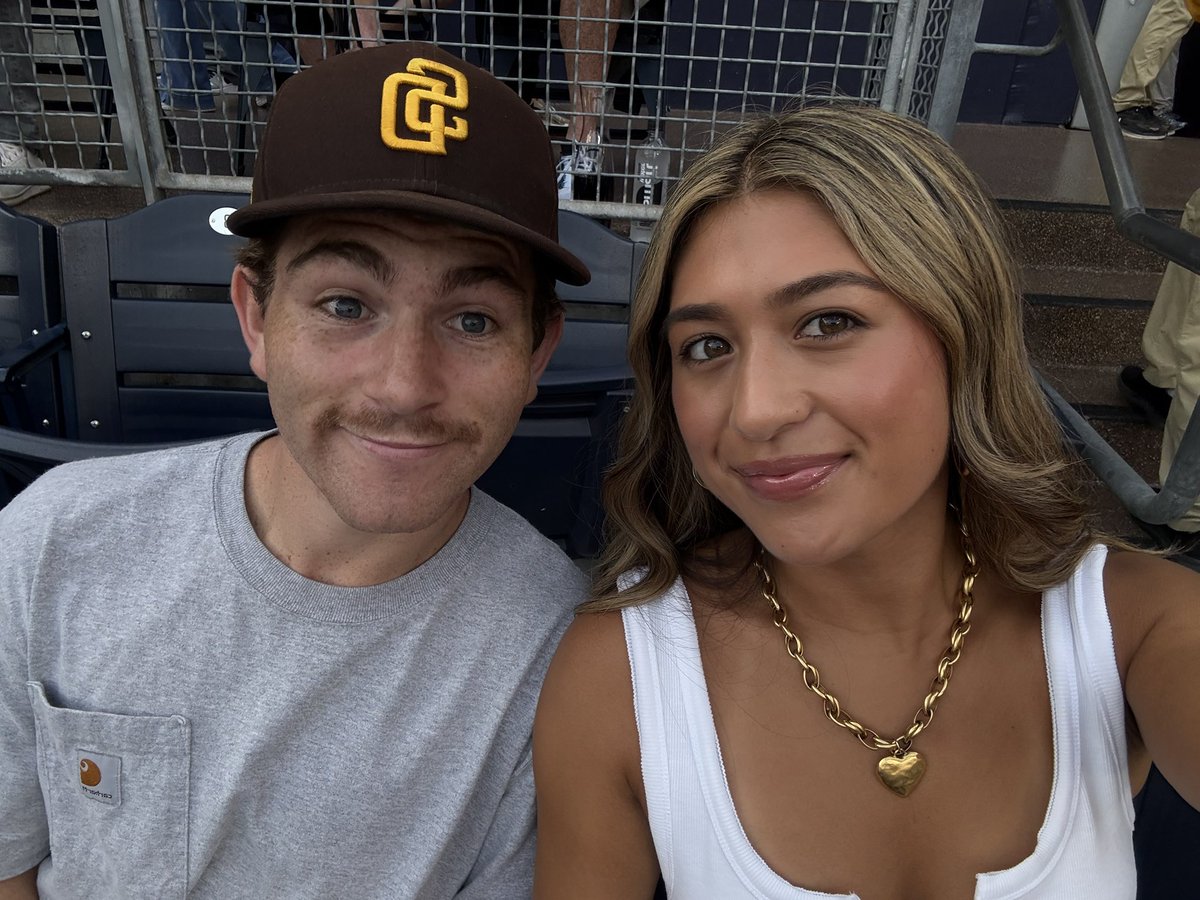 lexidmoreno's tweet photo. #ForTheFaithful GO PADS! https://t.co/Z15VArSZXQ