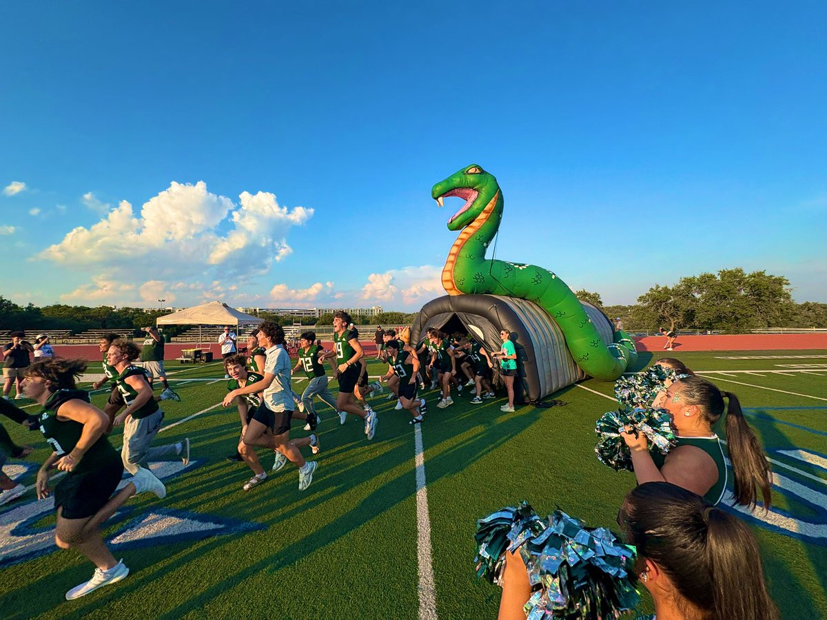 GREAT DAY TO BE A RATTLER!!! 
Amazing turnout for the whole Stone Oak community at our rattler round up!! Big things happening in Reagan Country! 
#StrikeEm 🐍